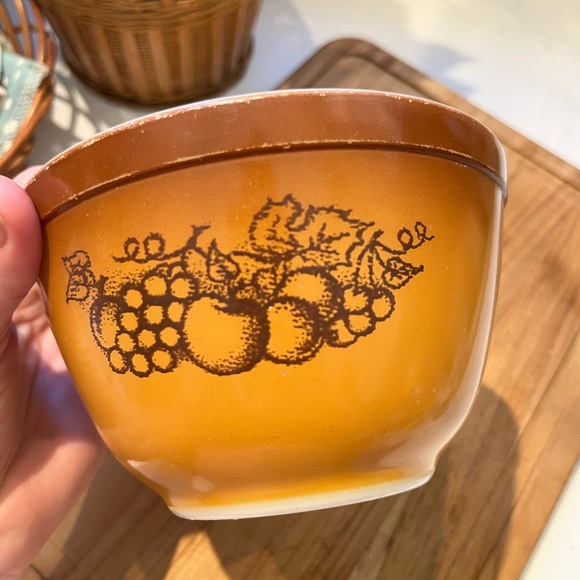 S/3 Vintage Pyrex bowls *imperfect* - Picture 5 of 16